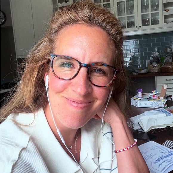 Meet your Posher, Beth - Picture 1 of 1